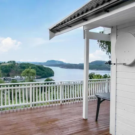 4 Bedroom Cozy Home In Fister