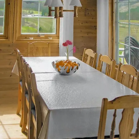 Сasa de vacaciones 4 Bedroom Cozy In *